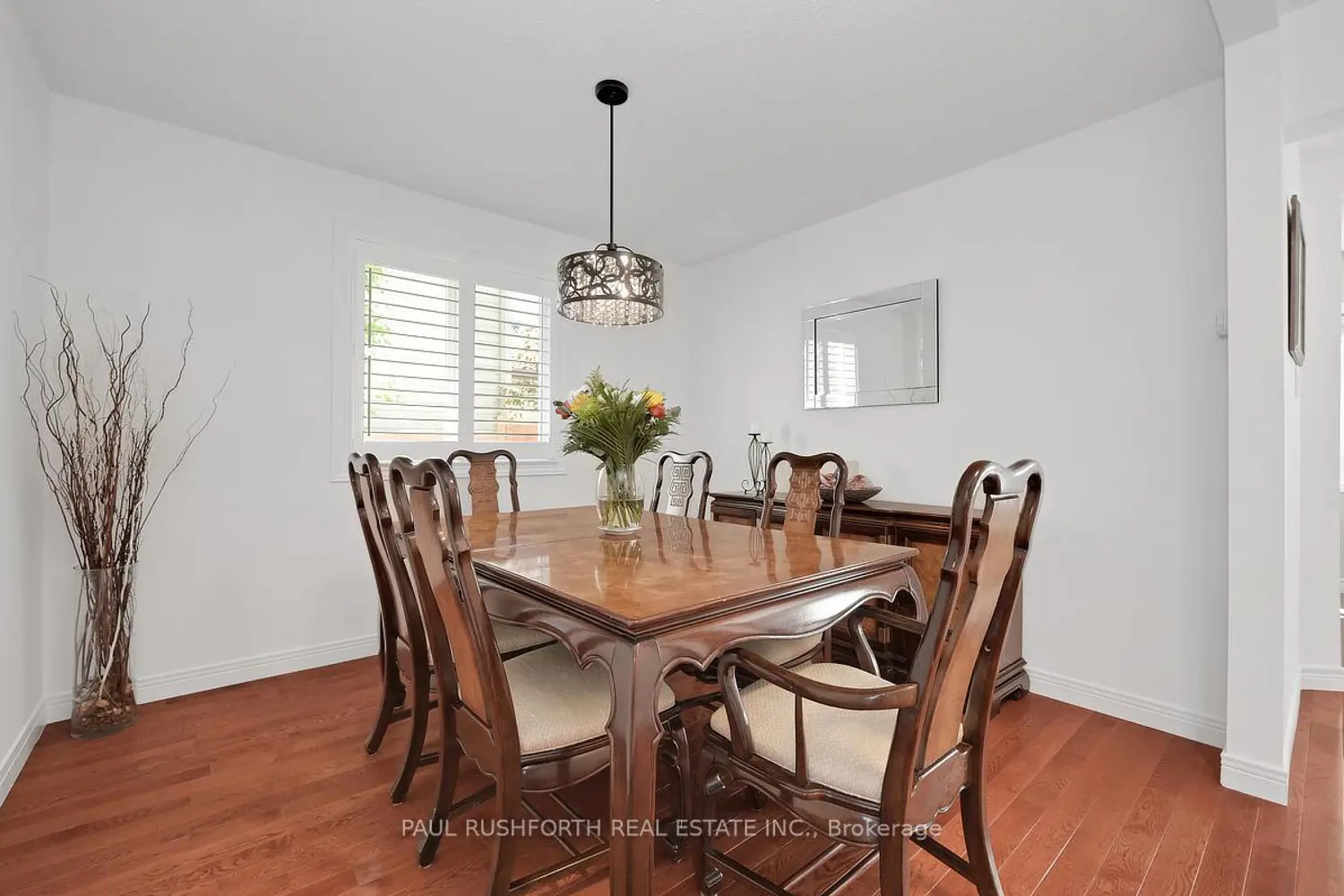 1729 Tache Way photo 4