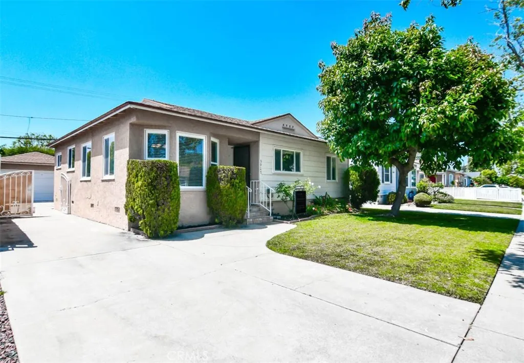 3927 Lees Avenue, Long Beach, CA 90808