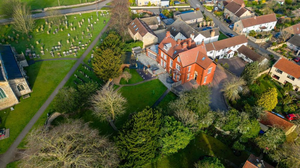 5 bed link detached house for saleVicarage Drive, Wadworth, Doncaster DN11