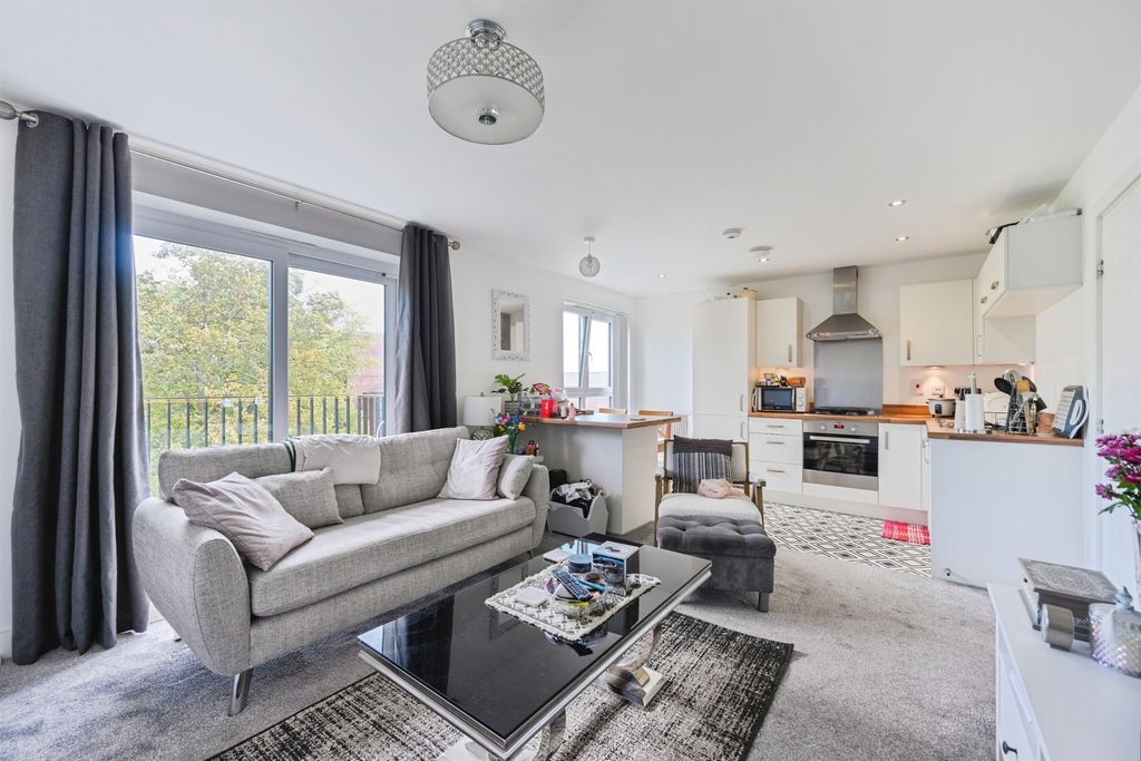 2 bed flat for saleTrinity Street, Derby DE1 photo 2
