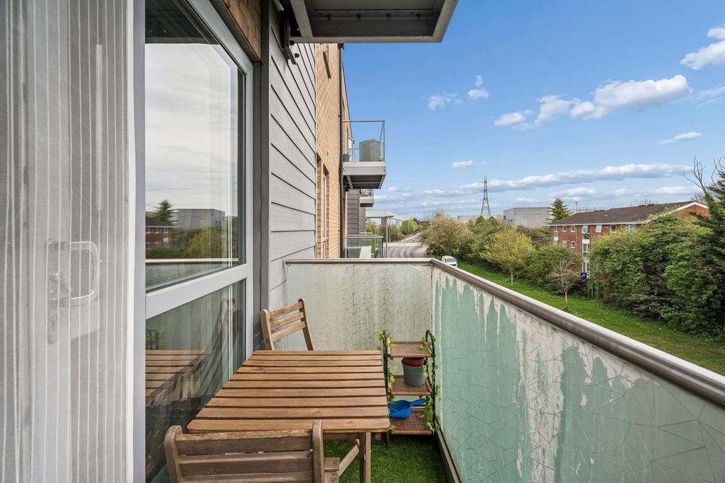 Additional image 16 of 2 bed flat for saleHolly Acre, Dunstable LU5