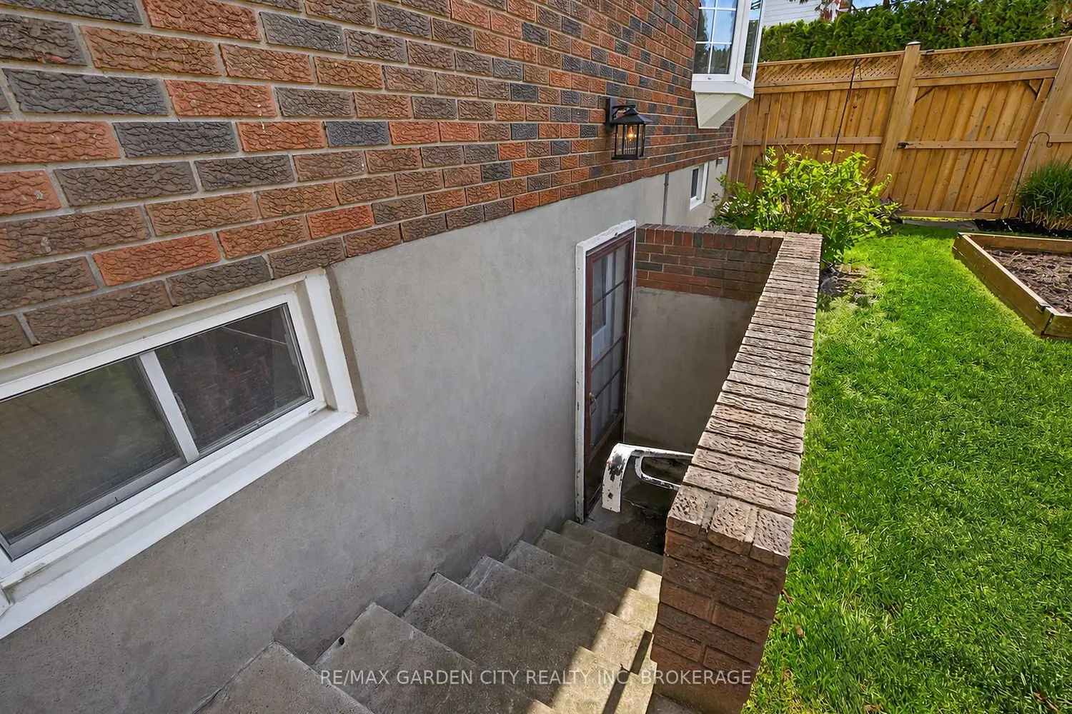 61 Royal York Road photo 2