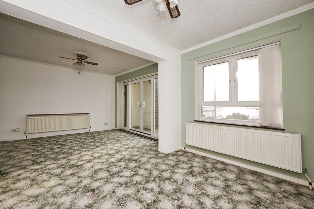 3 bed flat for saleThe Gateway, Dover, Kent CT16 photo 3