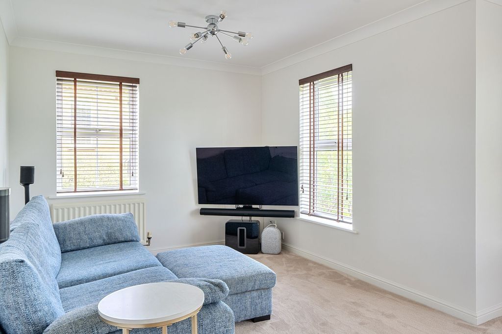 Additional image 8 of 3 bed flat for saleHorton Crescent, Epsom KT19