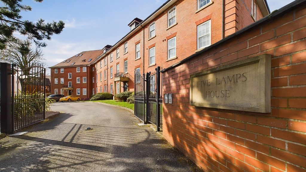 3 bed flat for saleFive Lamps House, Belper Road, Derby, Derbyshire DE1