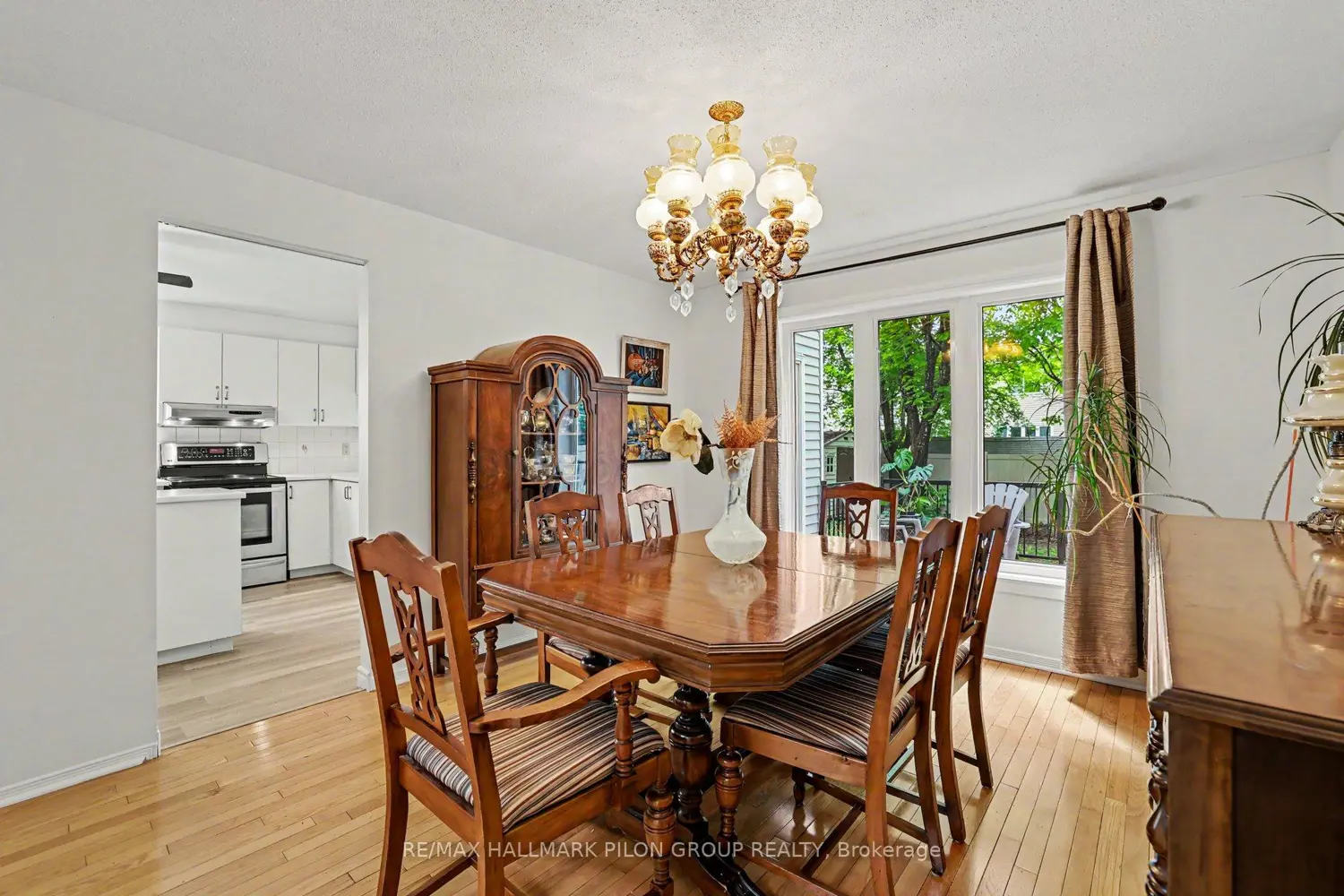 1674 Sansonnet Street photo 3