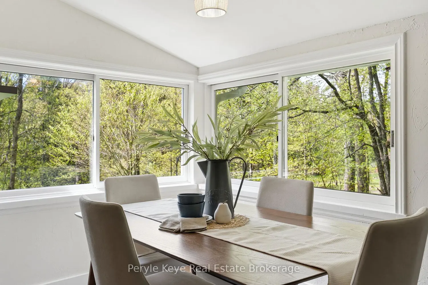 1424 Hekkla Road photo 5