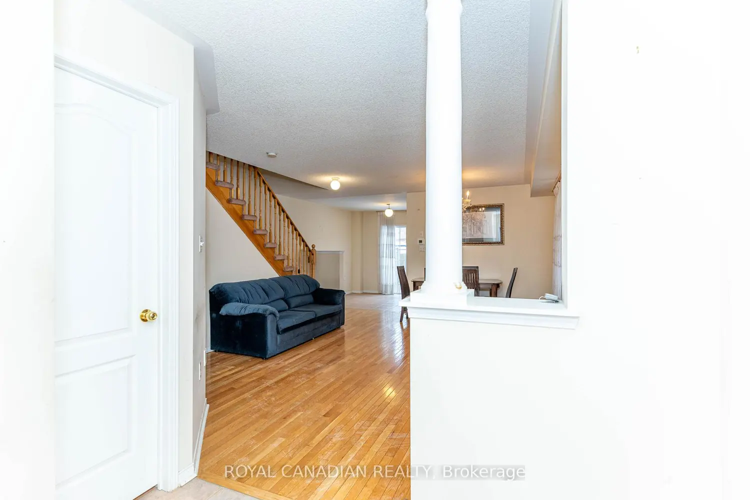 101 Crystalview Crescent