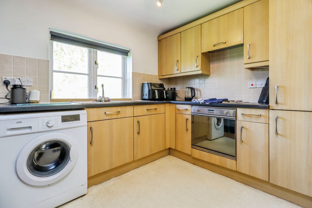 Additional image 4 of 2 bed flat for saleNewtown Road, Whitchurch SY13