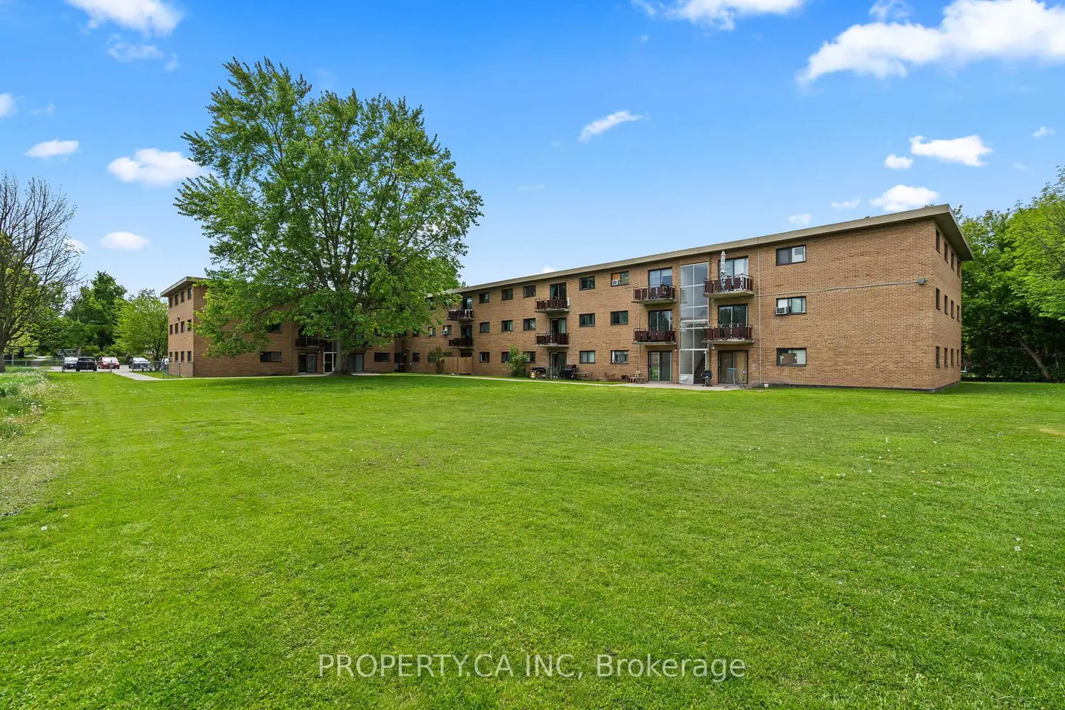Additional image 20 of 1830 Dumont Street 202