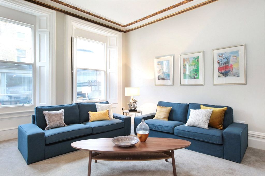 Additional image 9 of 3 bed flat for saleStratton House, 59-60 High West Street, Dorchester, Dorset DT1