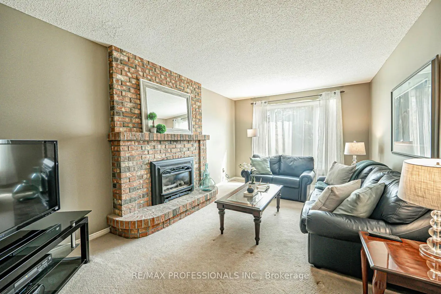 3953 Selkirk Place photo 4