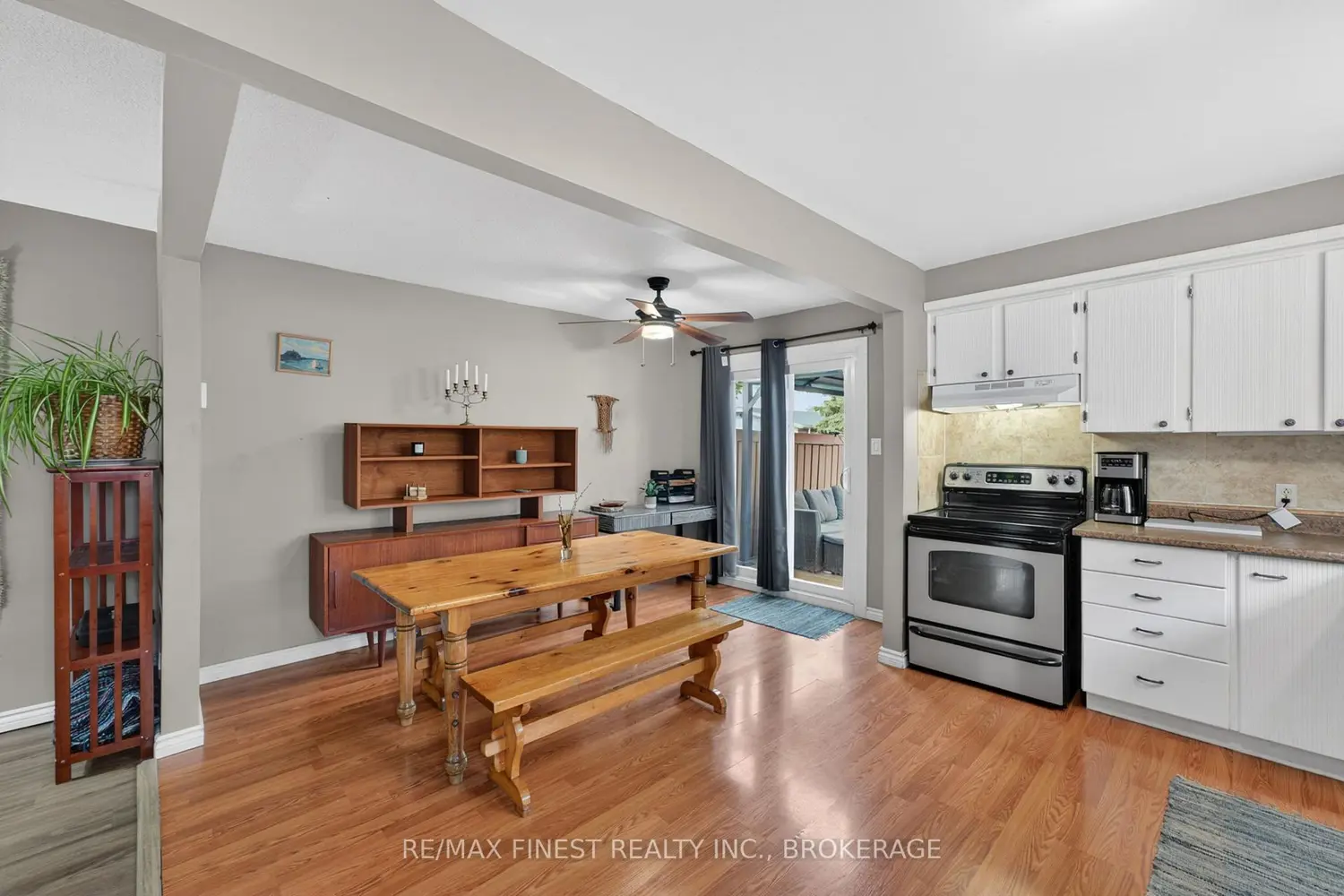 1057 Basswood Place photo 4