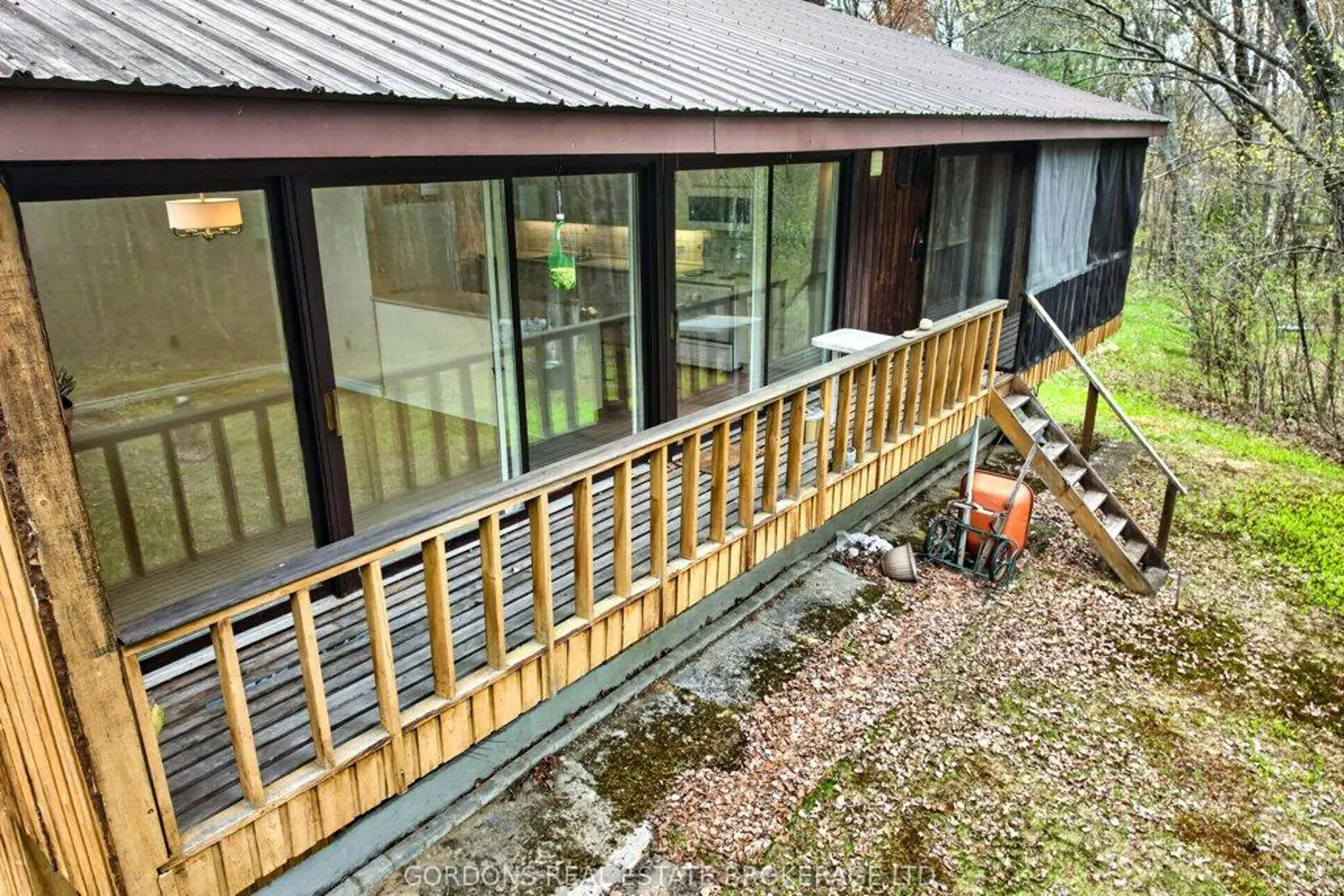 100 Frontenac Crescent photo 2