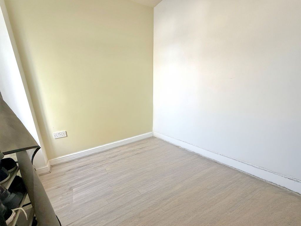 Additional image 6 of 4 bed semi-detached house for saleEvelyn Road, Dunstable LU5