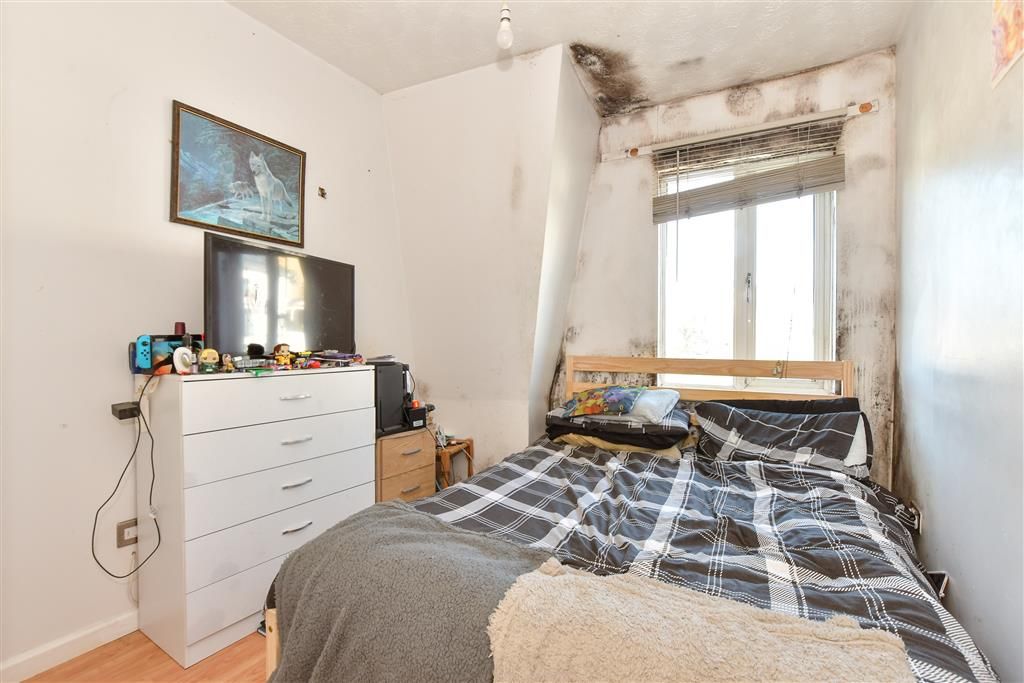 Additional image 5 of 1 bed flat for saleTerminus Road, Cowes, Isle Of Wight PO31