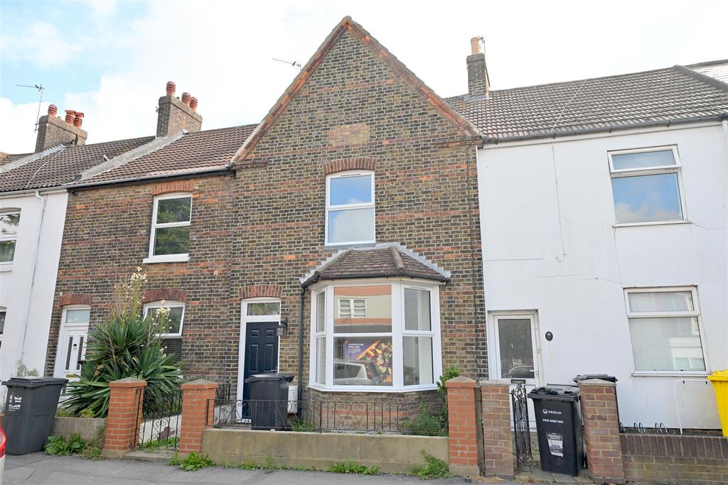 2 bed terraced house for saleSeaside, Eastbourne BN22
