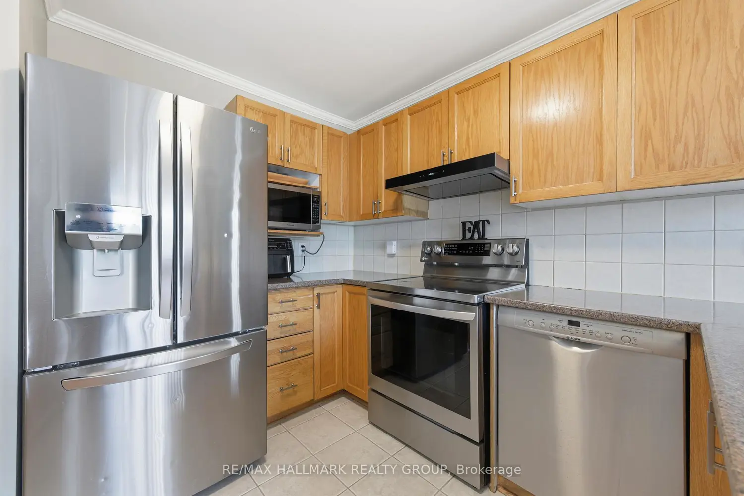 2208 Brockstone Crescent photo 5
