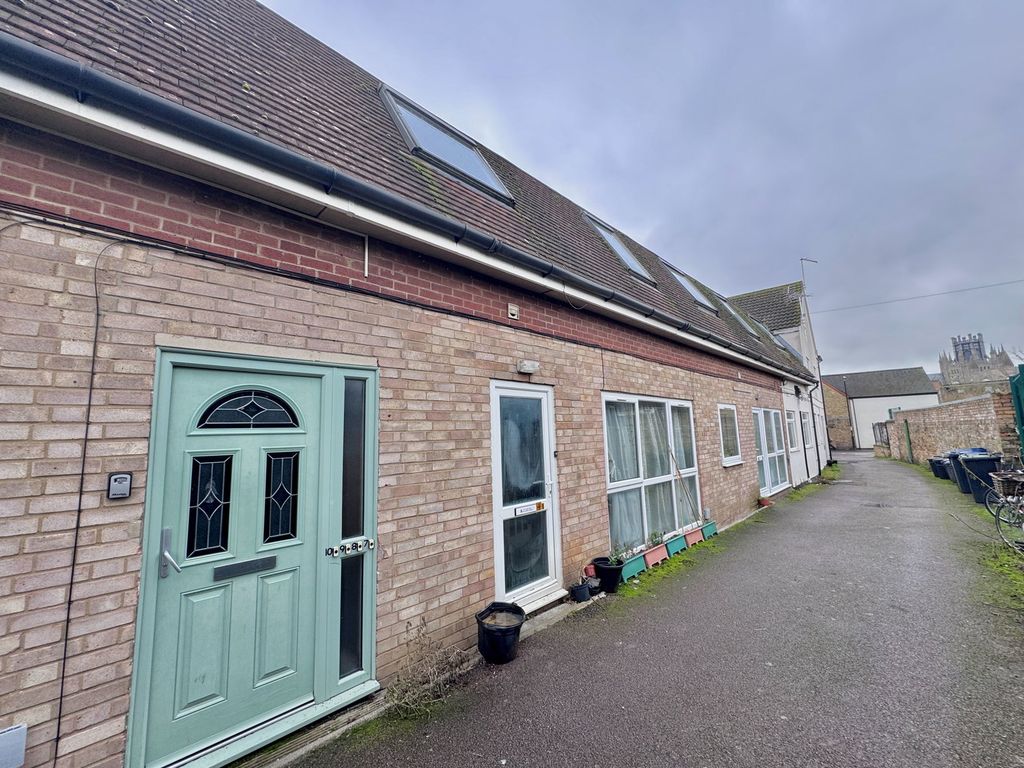 1 bed flat for saleRosie Court, Ely CB7