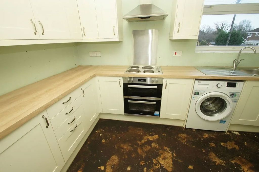 Additional image 4 of 3 bed flat for saleCroughton Court, Ellesmere Port CH66