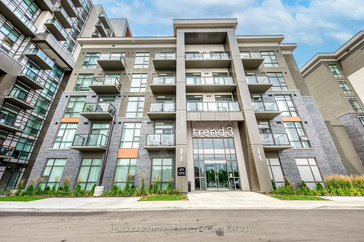470 Dundas Street 429