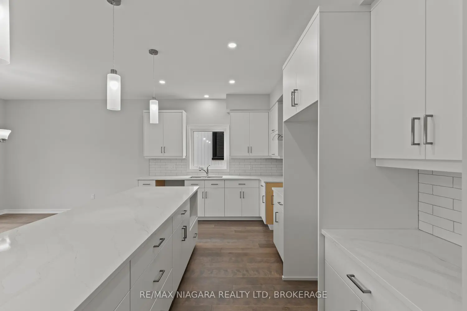 150 Hodgkins Avenue photo 3