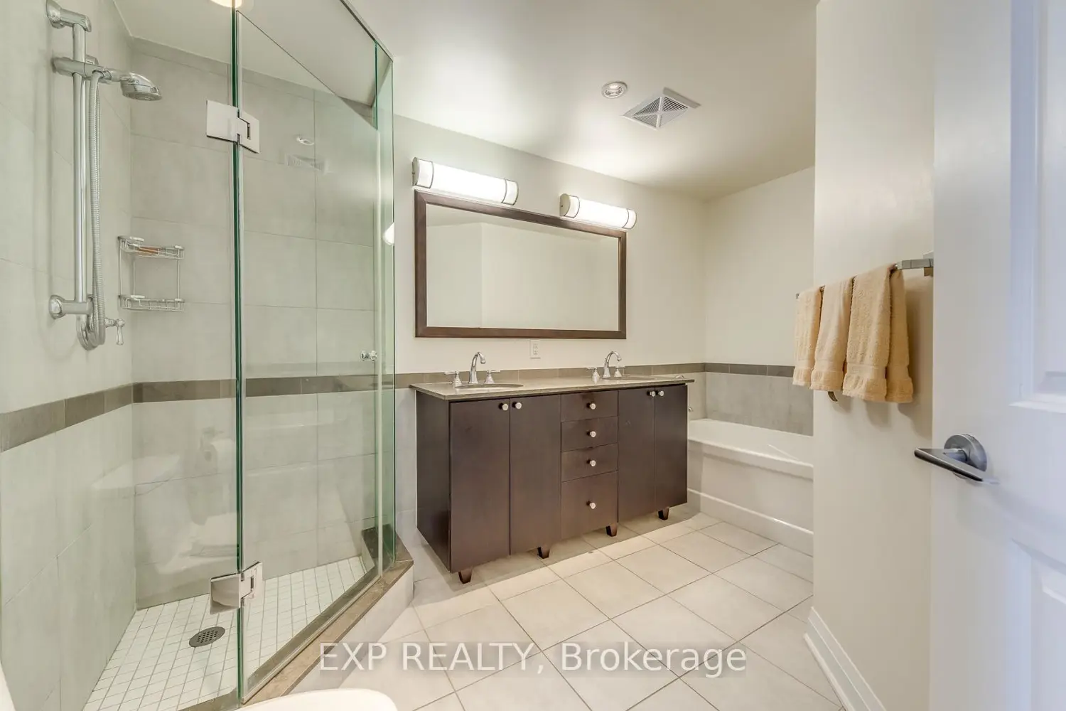 1055 Southdown Road 905 photo 5