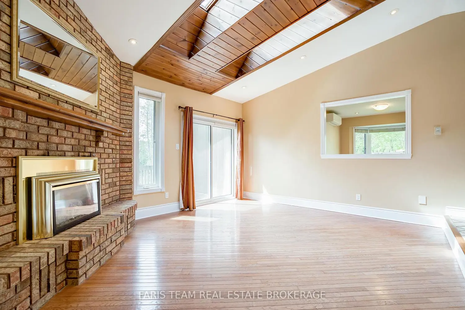 21 Poplar Crescent photo 5