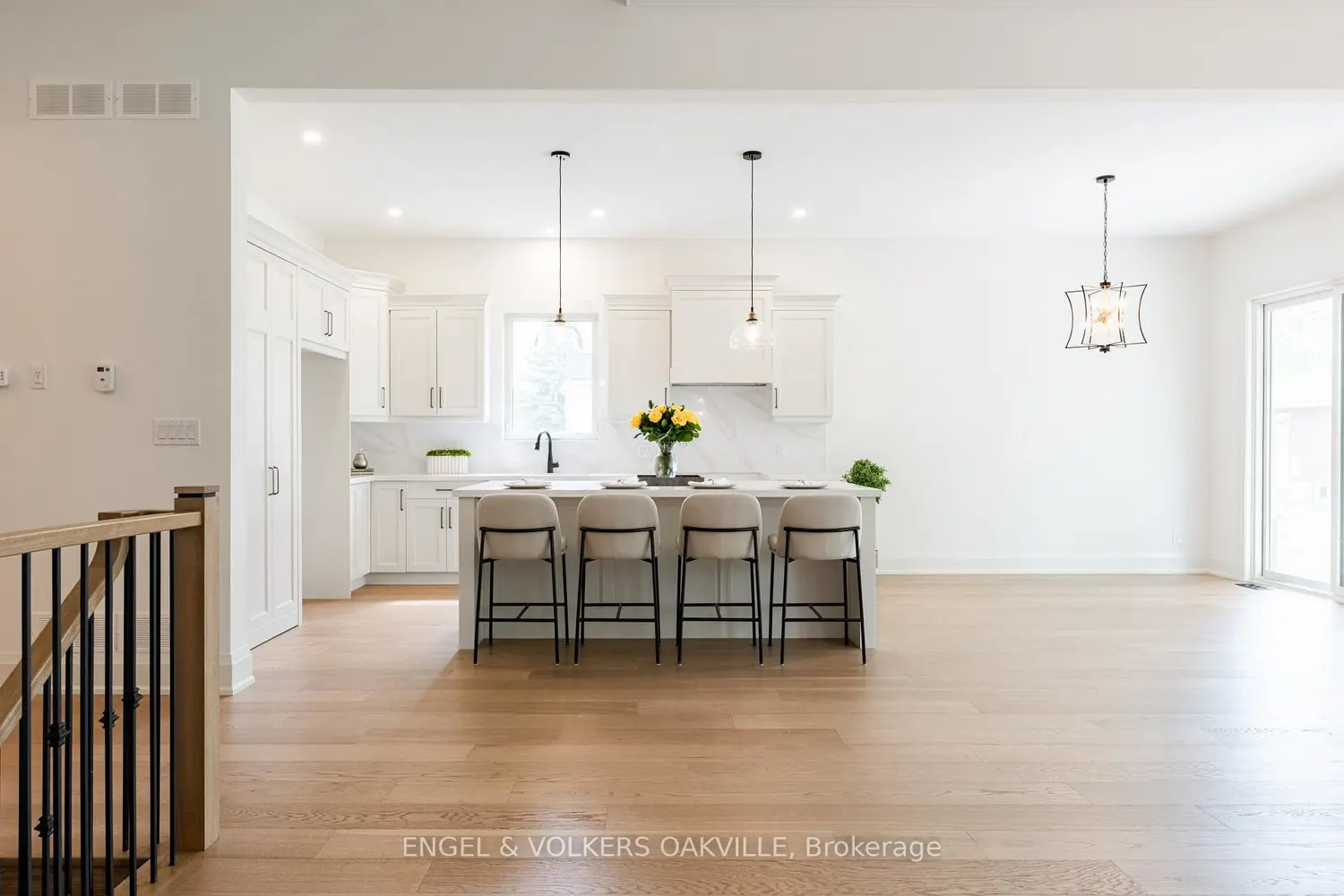 727 Warner Road photo 4