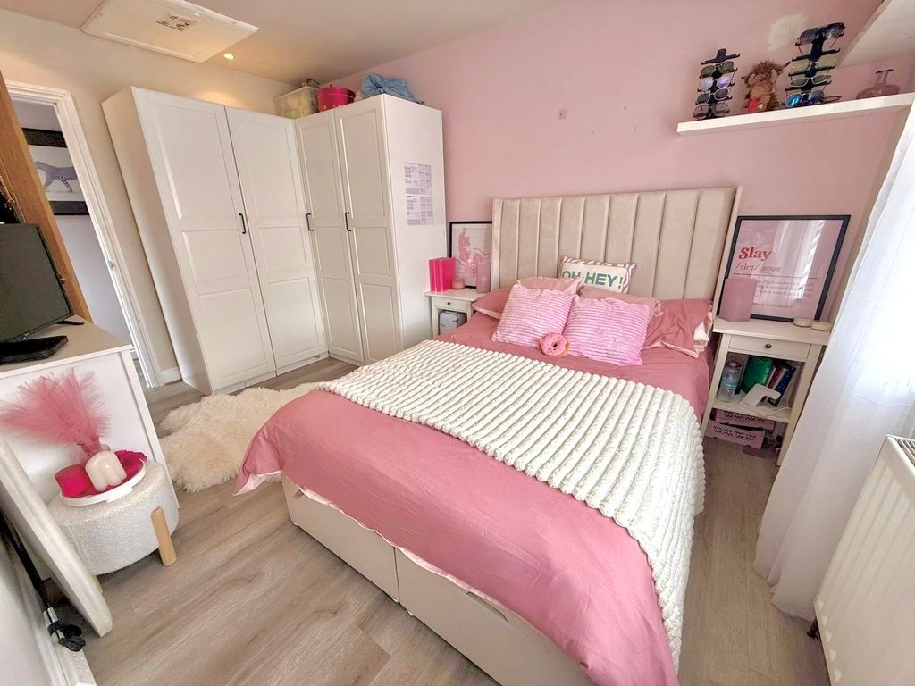 Additional image 20 of 5 bed semi-detached house for saleGilded Acre, Dunstable LU6