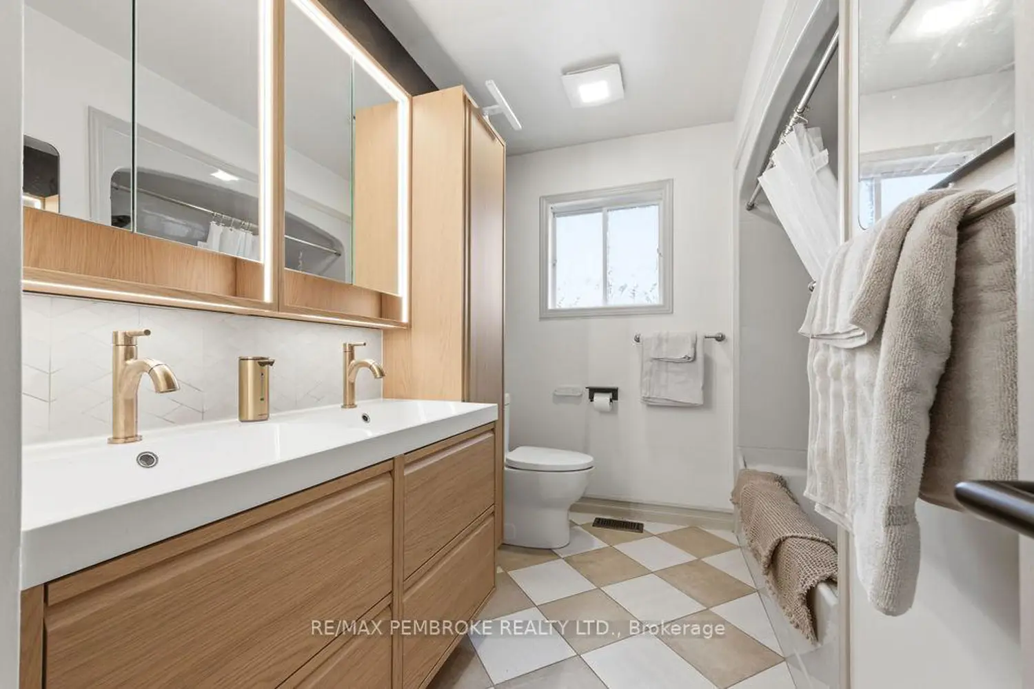 66 Woodland Crescent photo 5
