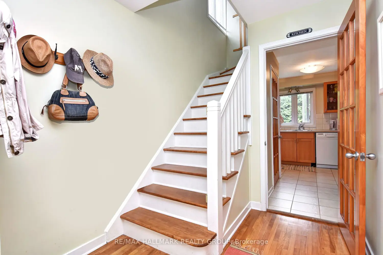 32 Arundel Avenue photo 3