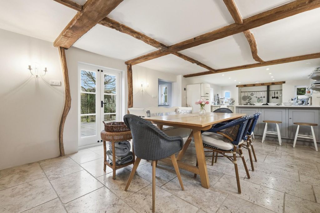5 bed detached house for saleBacon End, Dunmow CM6 photo 2