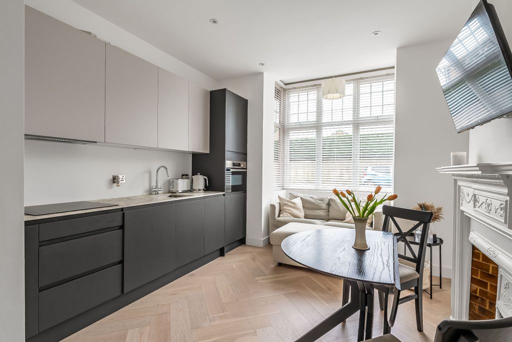 1 bed flat for saleApex House, Main Road, Edenbridge TN8