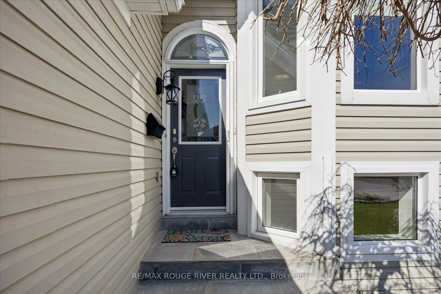 8 Rosemarie Crescent photo 2