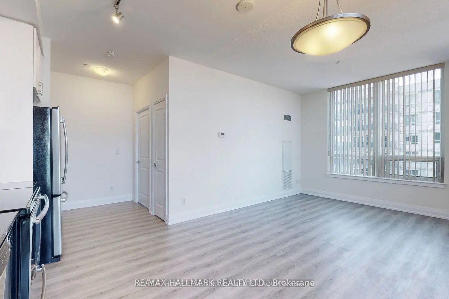Additional image 10 of 7165 Yonge Street 833