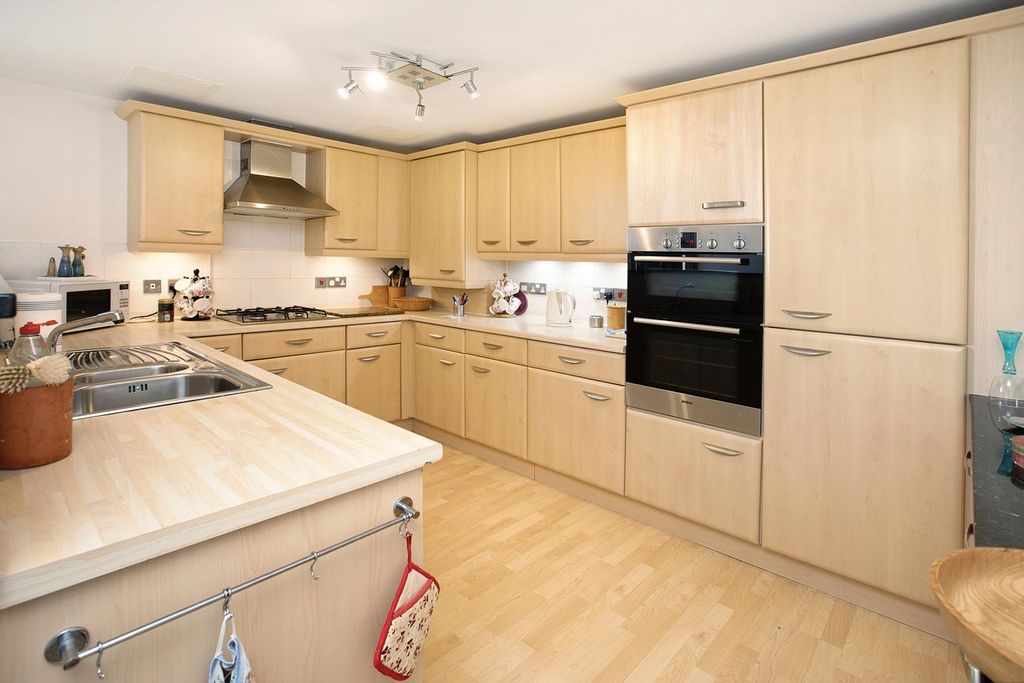 Additional image 4 of 2 bed flat for saleMarine Parade, Dawlish EX7