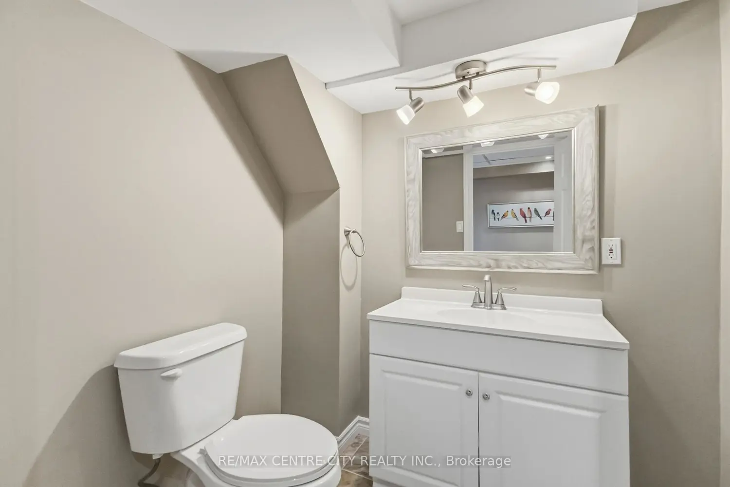 Additional image 16 of 639 Dunboyne Crescent