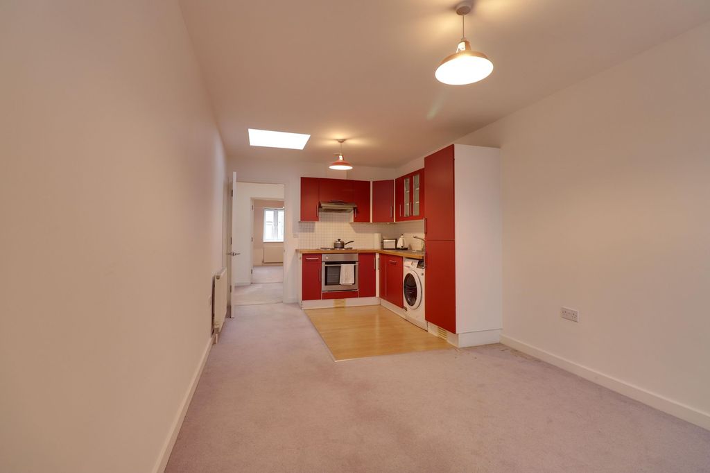 1 bed flat for saleWalton Road, Styles Court KT8