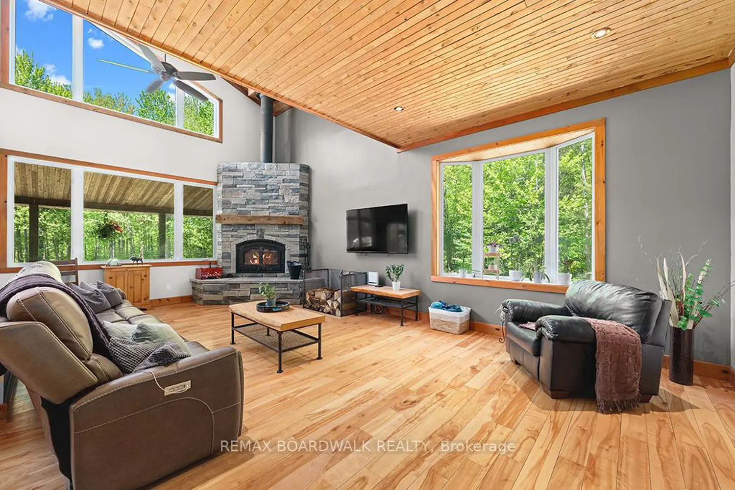 1439 Lacroix Road photo 4