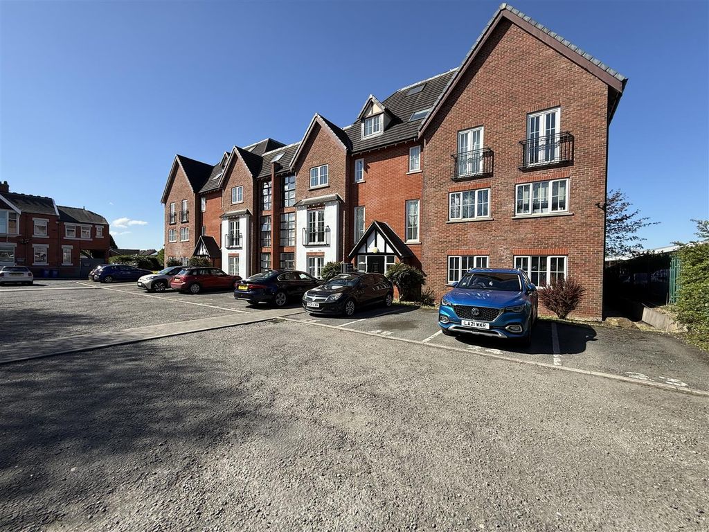 2 bed flat for saleKing Street, Dukinfield SK16