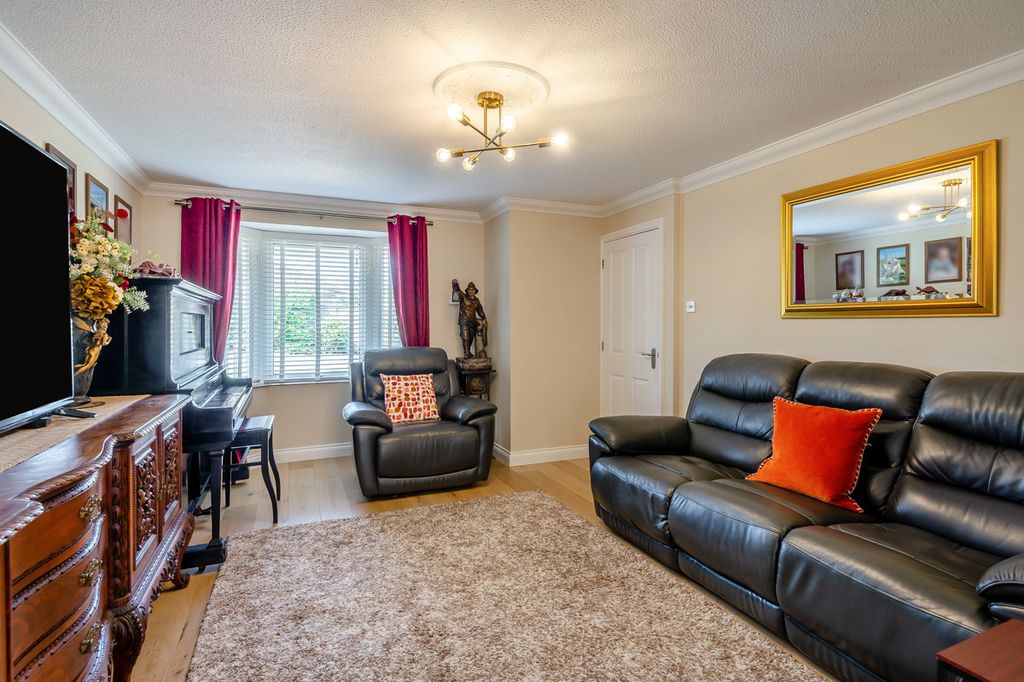 3 bed detached house for saleJuniper Drive, Ely CB7 photo 3