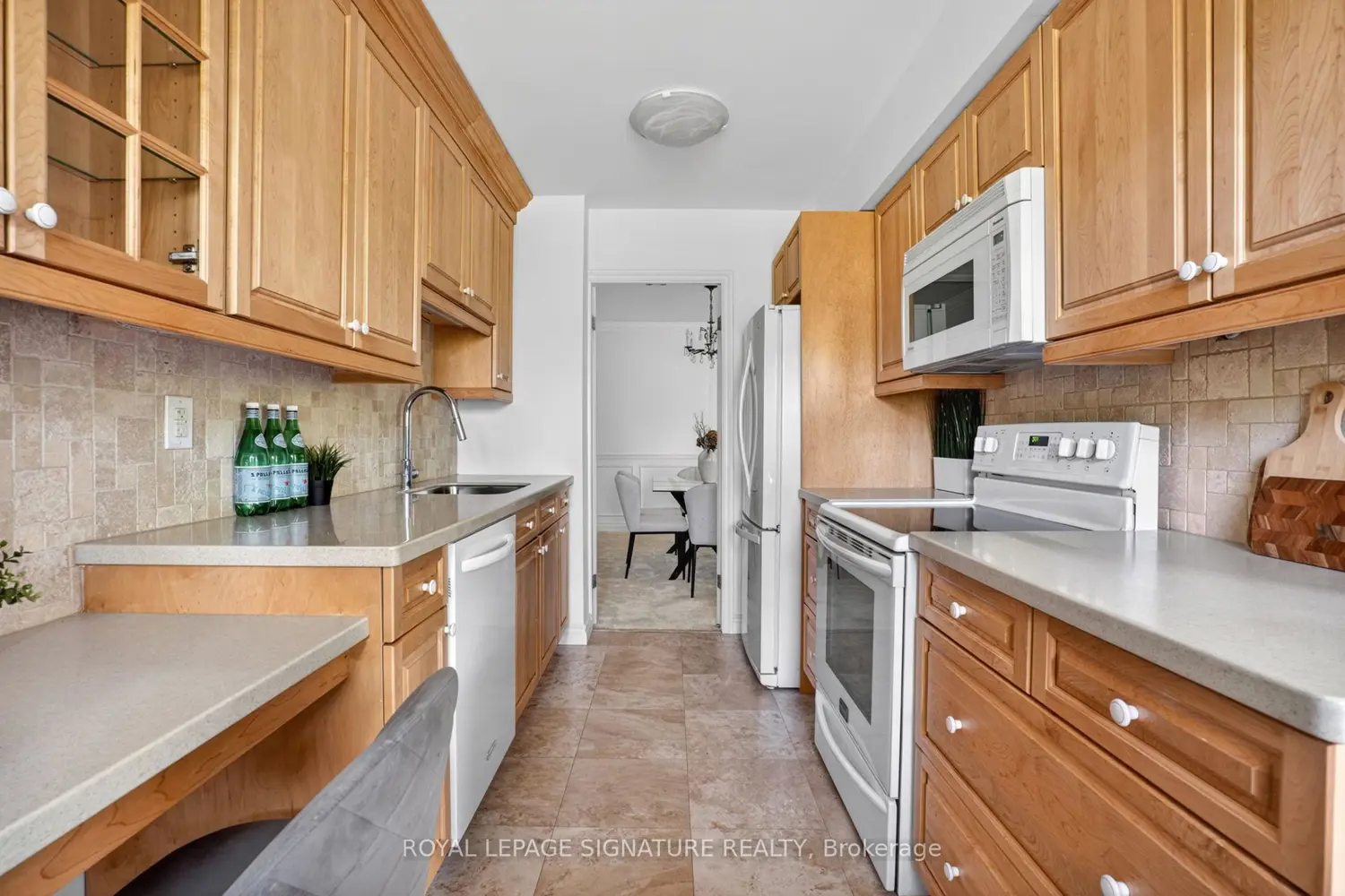 Additional image 3 of 7811 Yonge Street 103
