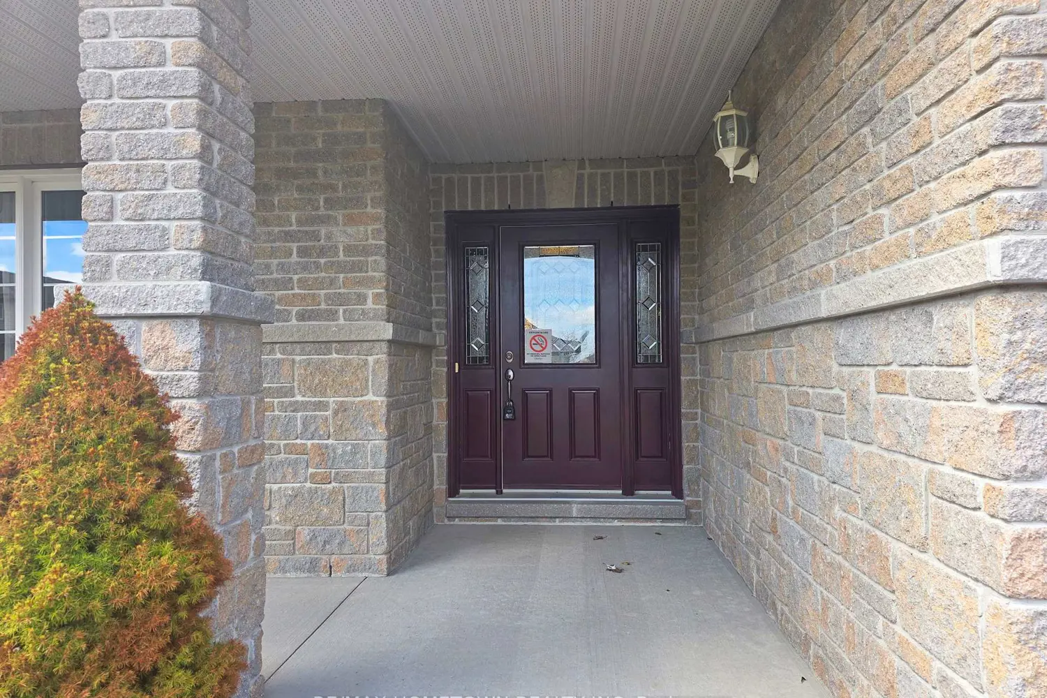 1124 Mcclure Crescent photo 3