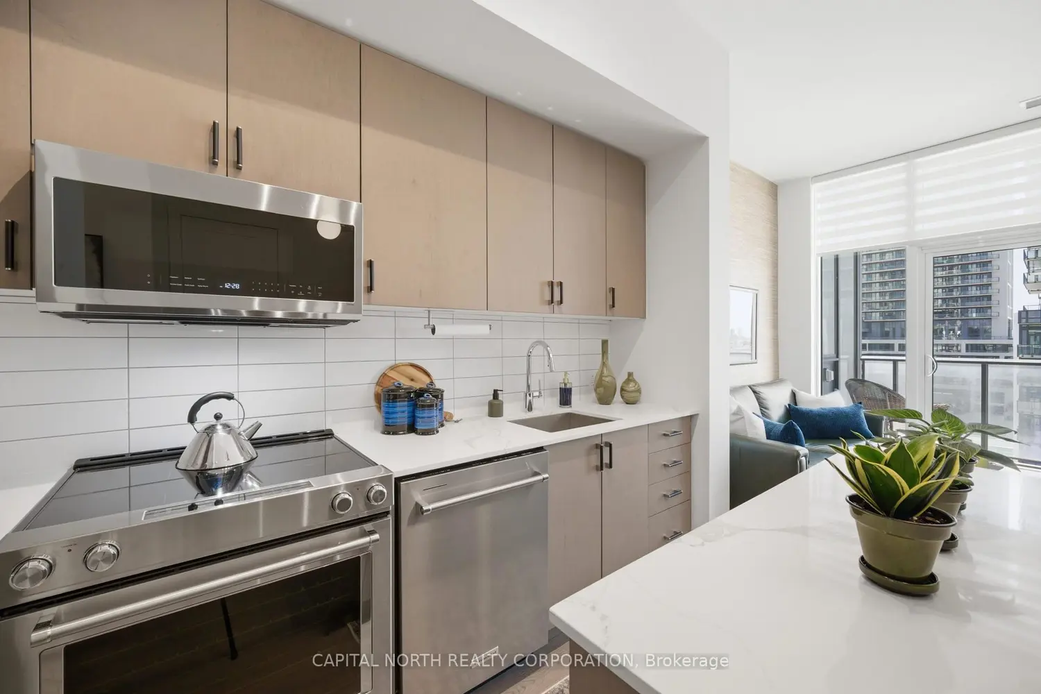 9000 Jane Street 620 photo 4