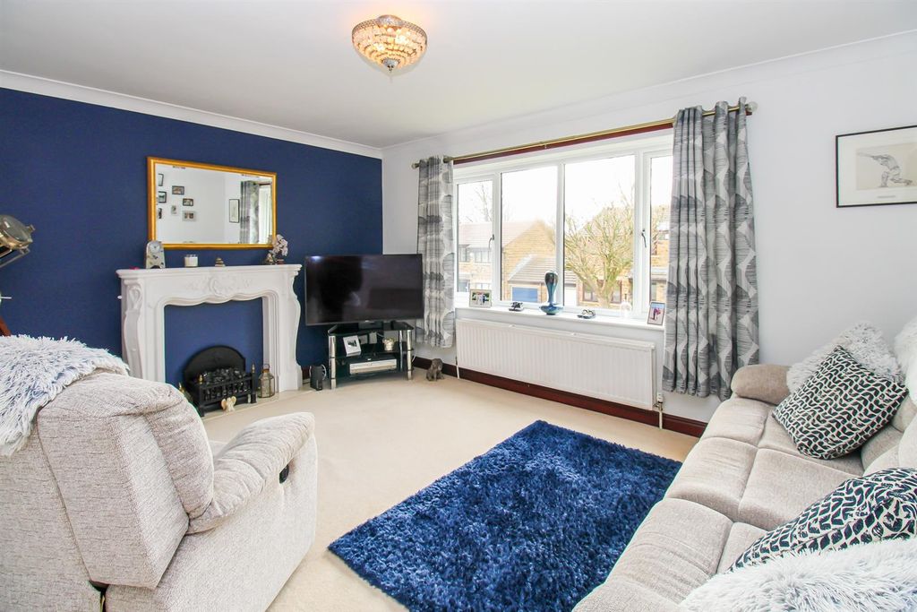 4 bed detached house for sale2, Bullfields Close, Thornhill, Dewsbury, Kirklees WF12 photo 5