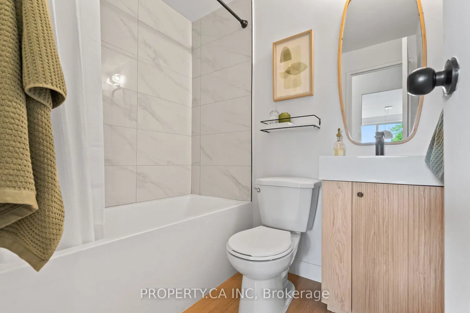 Additional image 19 of 1830 Dumont Street 202