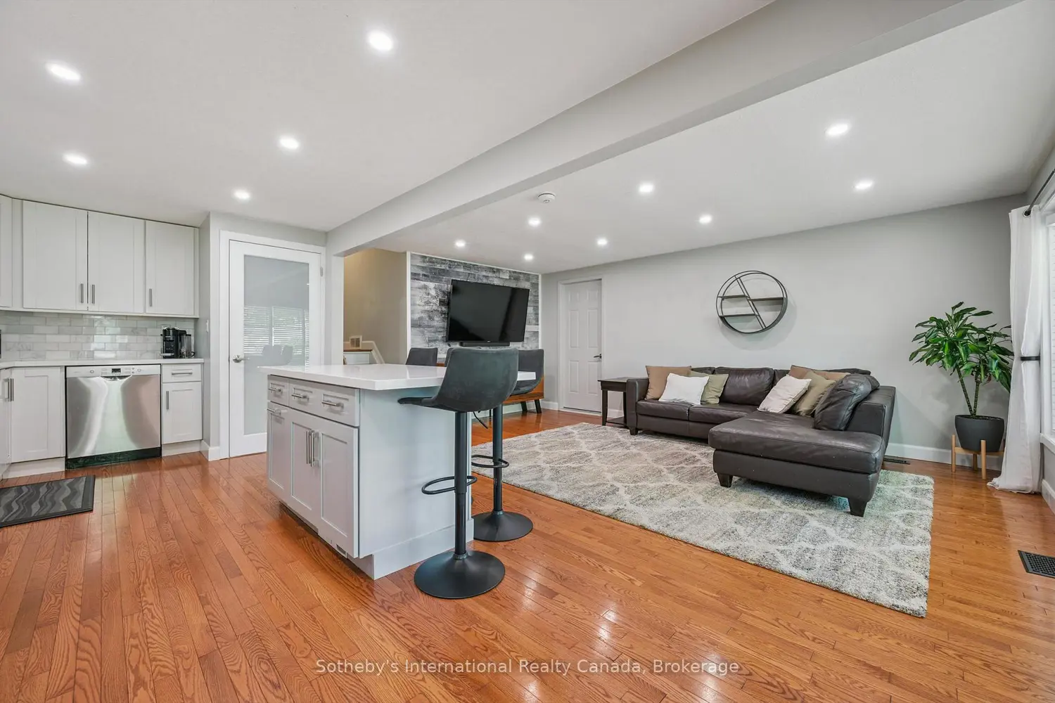 Additional image 4 of 401 Midwood Crescent