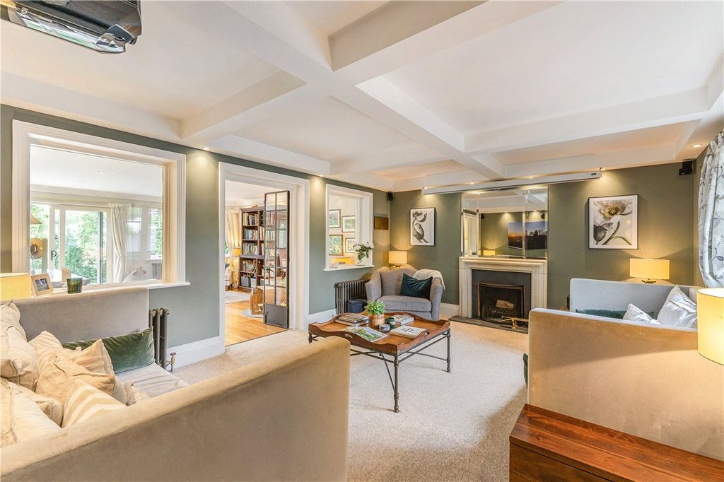 5 bed detached house for saleThe Fairway, Devizes, Wiltshire SN10 photo 3