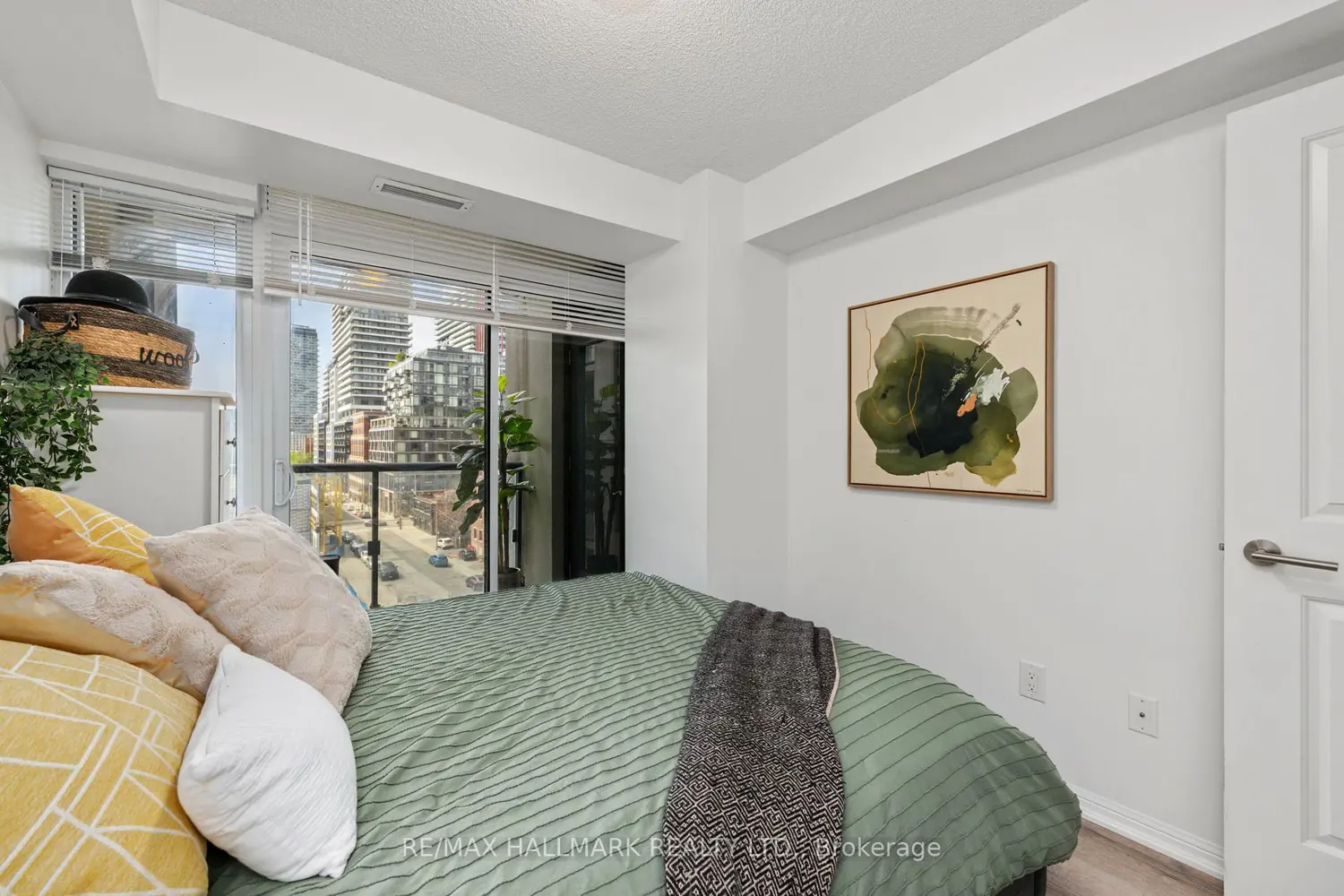 Additional image 12 of 400 Adelaide Street 819
